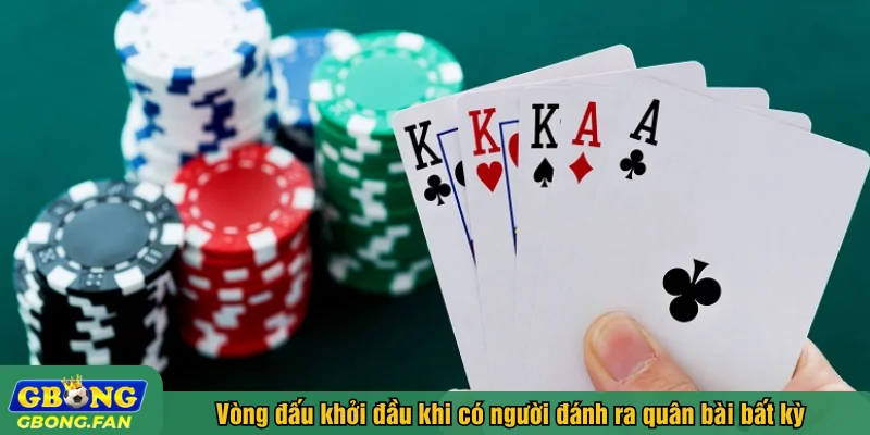 Vòng đấu khởi đầu khi có người đánh ra quân bài bất kỳ